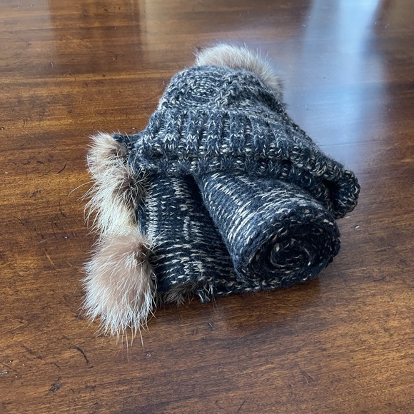 Matching Harricana Hat and Scarf with Fur - Picture 2 of 11